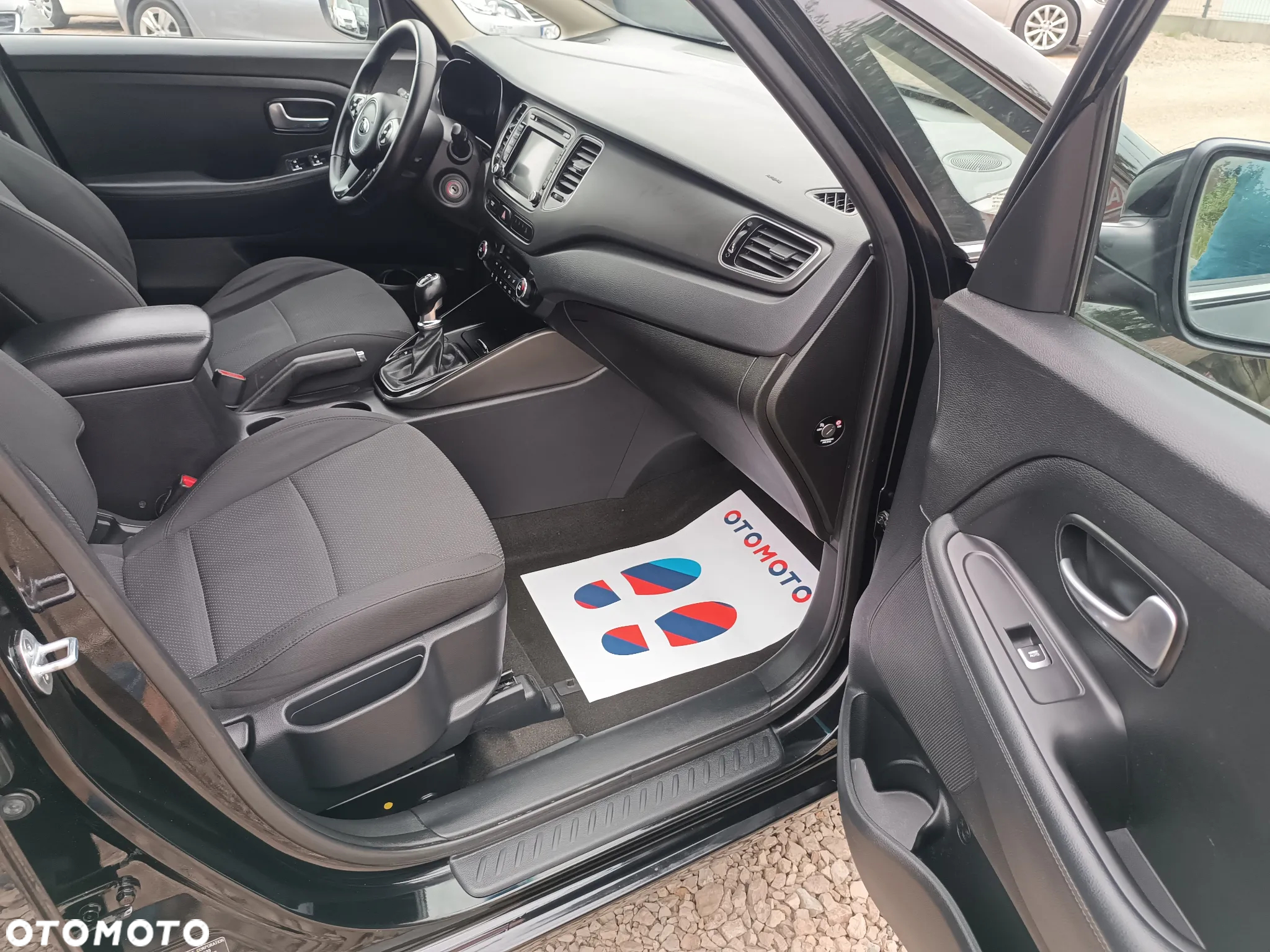 Kia Carens 1.7 CRDi 115 Fifa World Cup Edition - 23