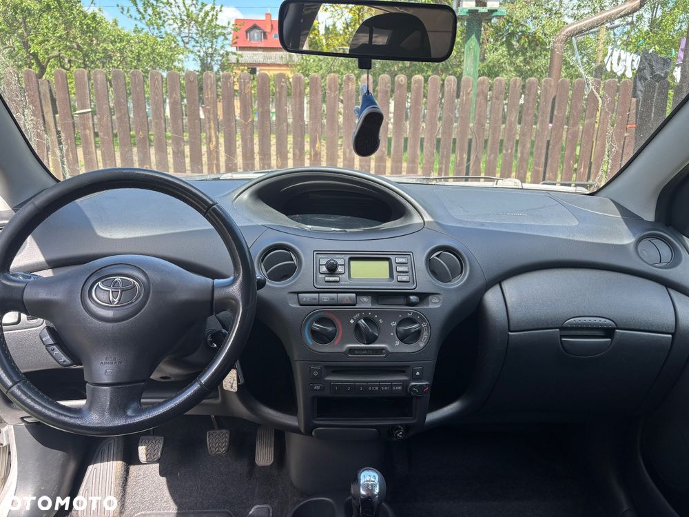 Toyota Yaris 1.4 D-4D Base - 8