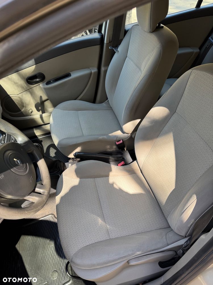 Renault Clio 1.2 16V Expression - 20