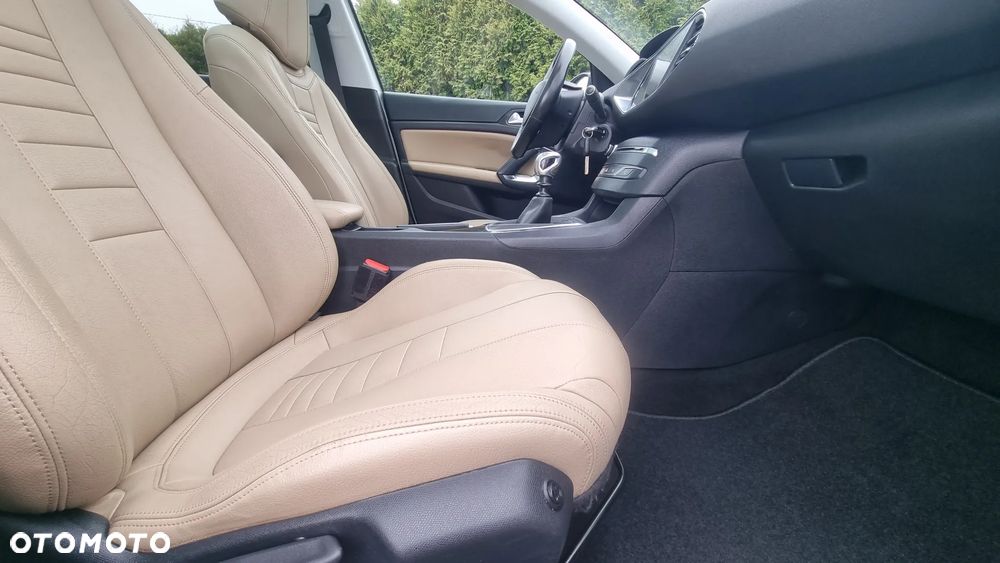 Peugeot 308 1.6 BlueHDi Allure S&S - 16