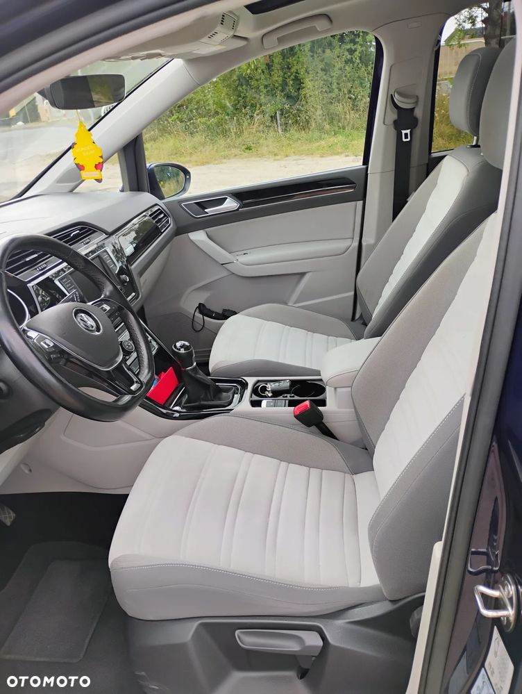 Volkswagen Touran - 16