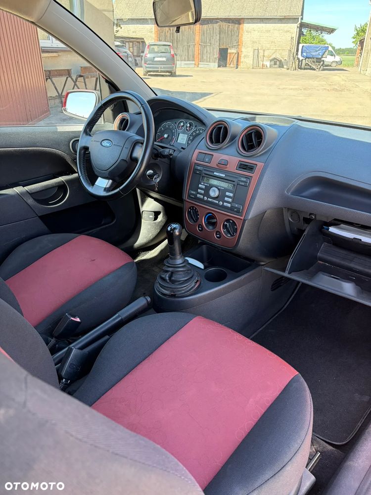 Ford Fiesta - 25