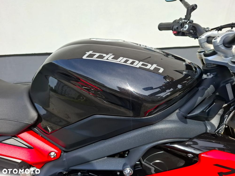 Triumph Street Triple - 12