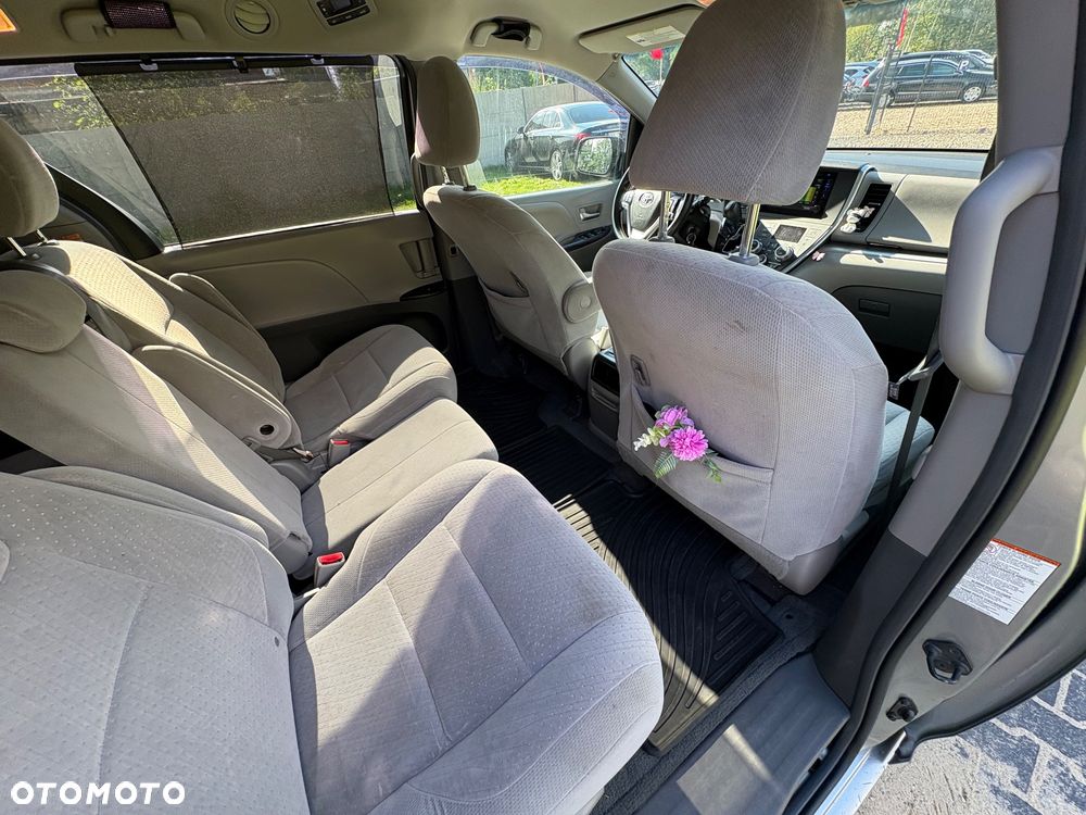 Toyota Sienna 3.5 V6 SE - 35
