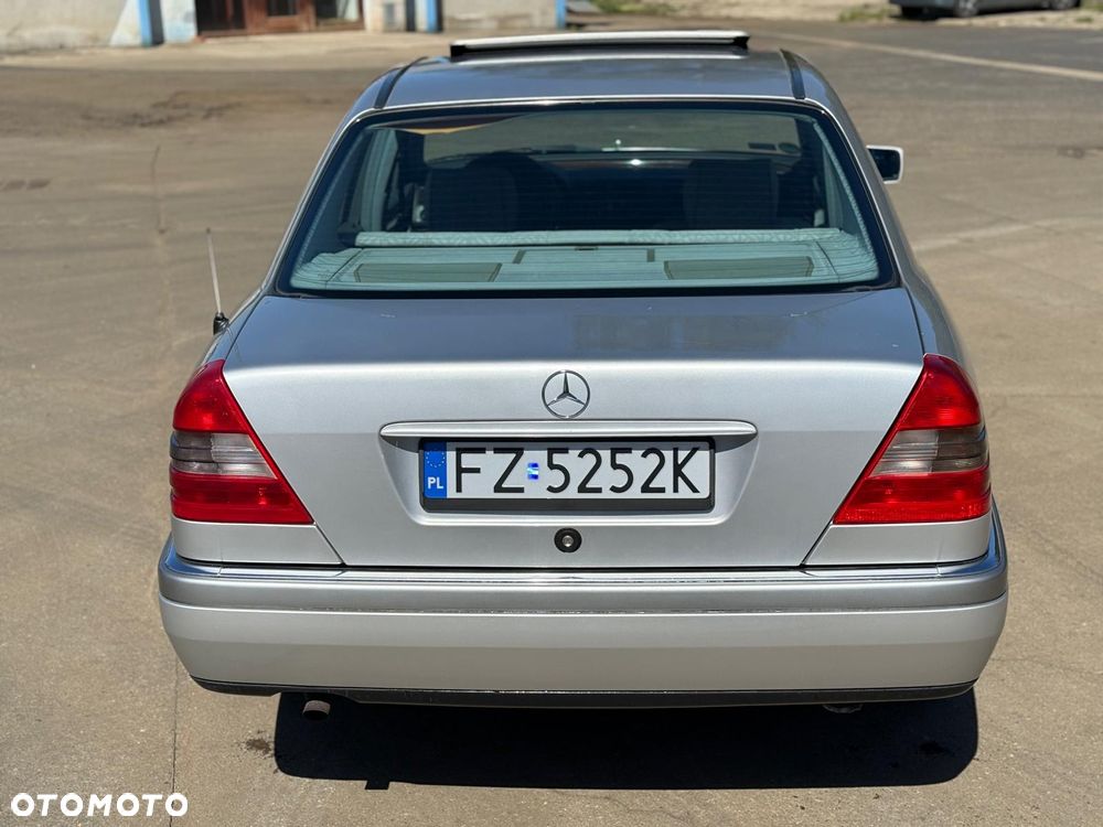 Mercedes-Benz Klasa C 180 Elegance - 4