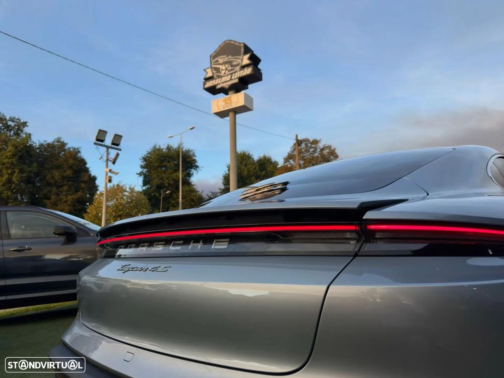 Porsche Taycan 4S - 12