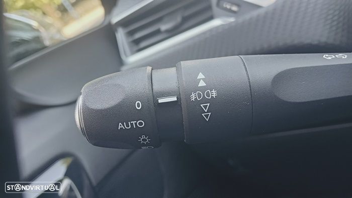 Peugeot 208 1.2 PureTech Signature - 25