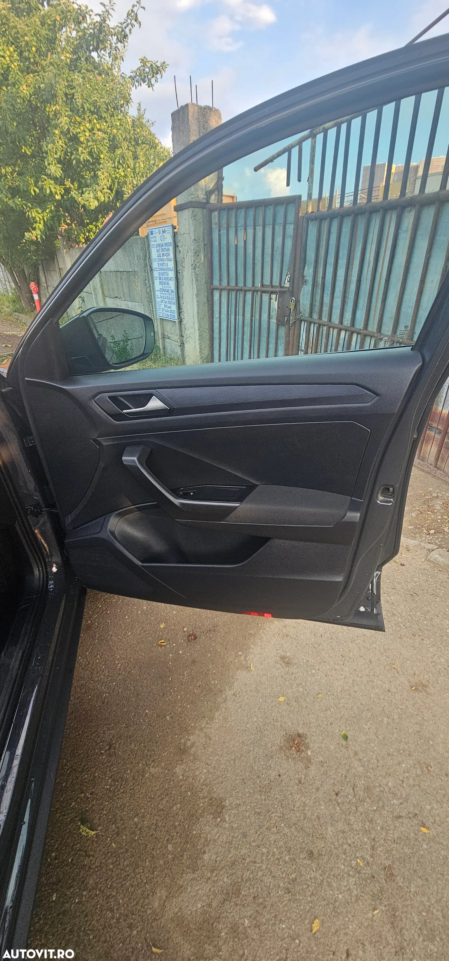 Volkswagen T-ROC 1.6 TDI Design - 22