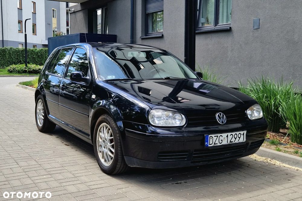 Volkswagen Golf - 6