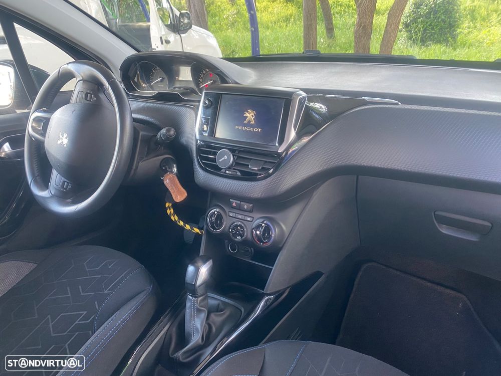 Peugeot 2008 1.2 PureTech Style - 12