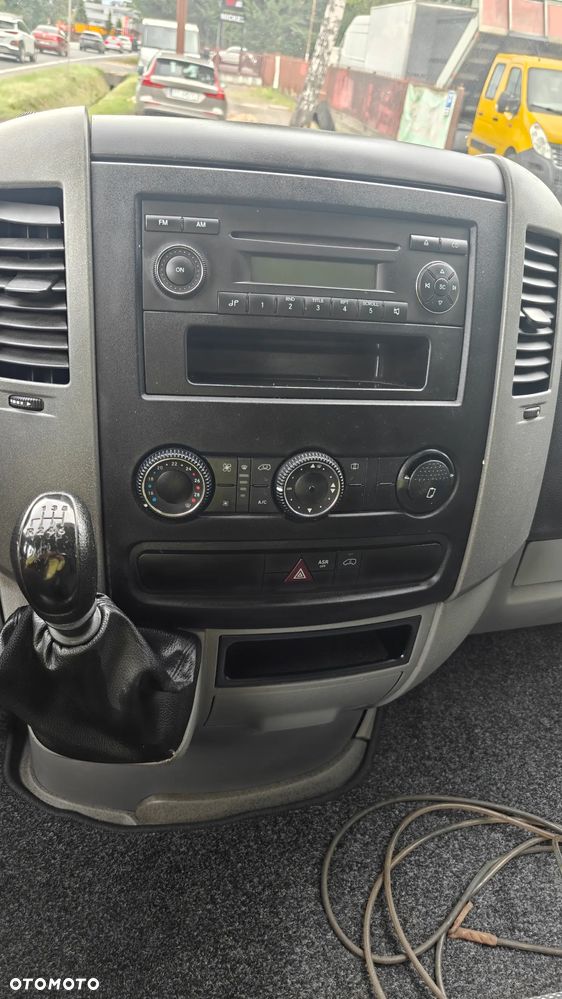Mercedes-Benz Sprinter - 14