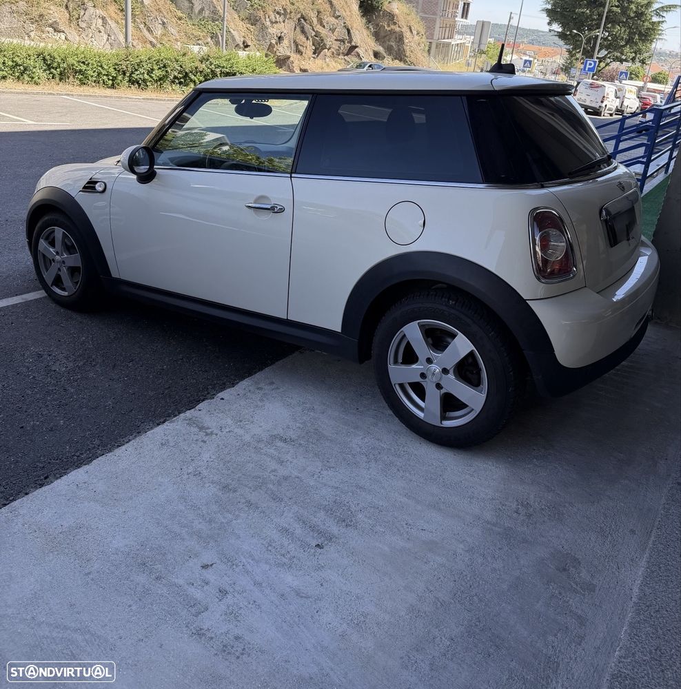 MINI 3 Portas Cooper D - 3