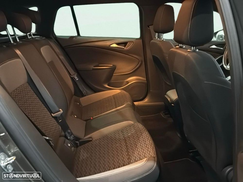 Opel Astra Sports Tourer - 13