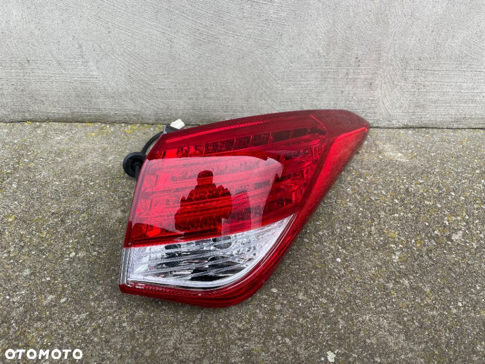 LAMPA TYLNA PRAWA HYUNDAI i40 2012-2015 - LED - 1
