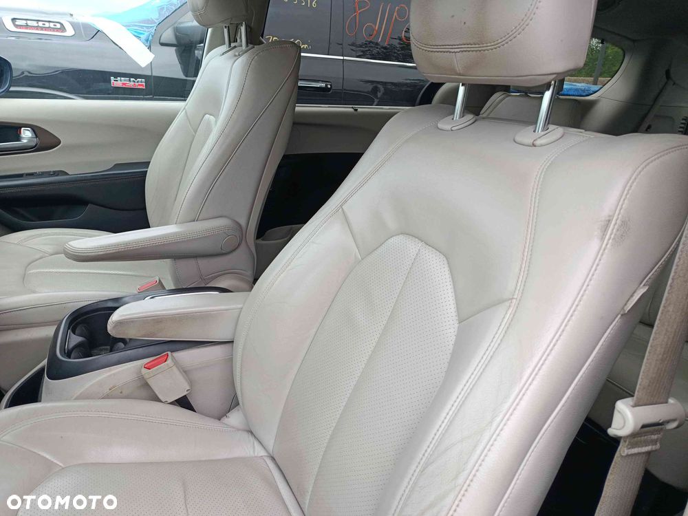 Chrysler Pacifica - 24