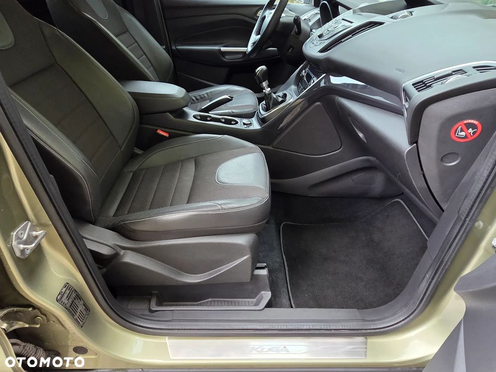 Ford Kuga 2.0 TDCi FWD Titanium - 34