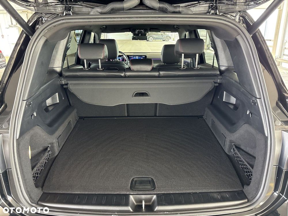 Mercedes-Benz GLB 200 4-Matic AMG Line 8G-DCT - 26