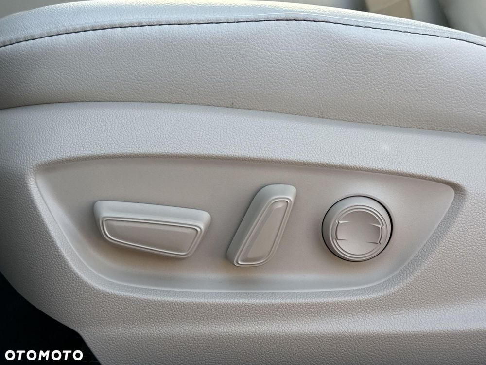 Toyota Camry 2.5 Hybrid Comfort CVT - 20