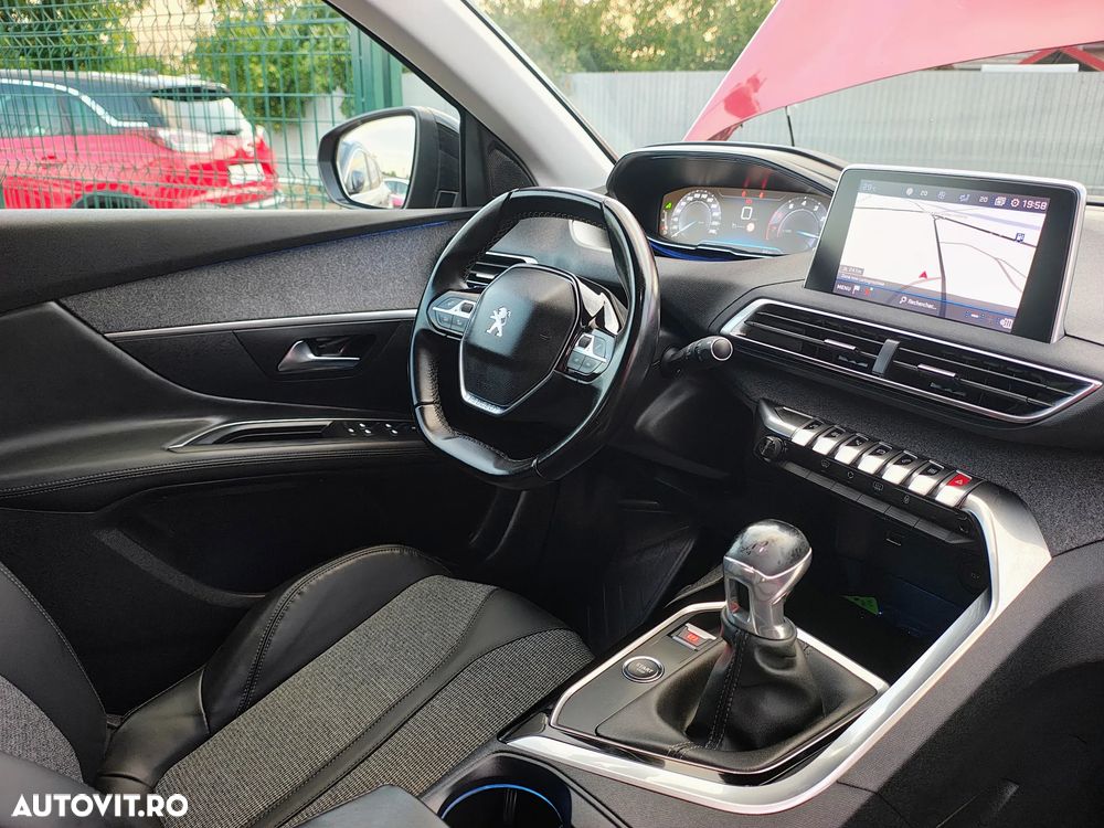 Peugeot 3008 PureTech 130 Stop & Start GPF Allure - 16