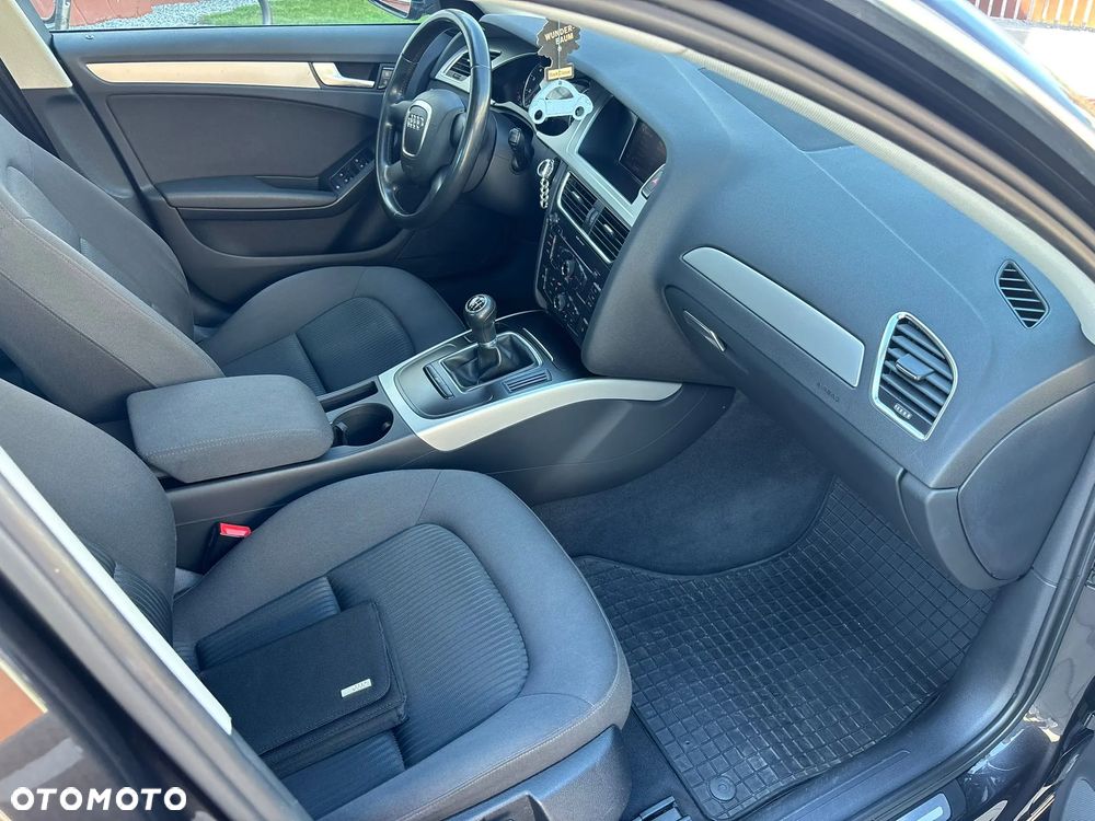 Audi A4 Limousine - 14