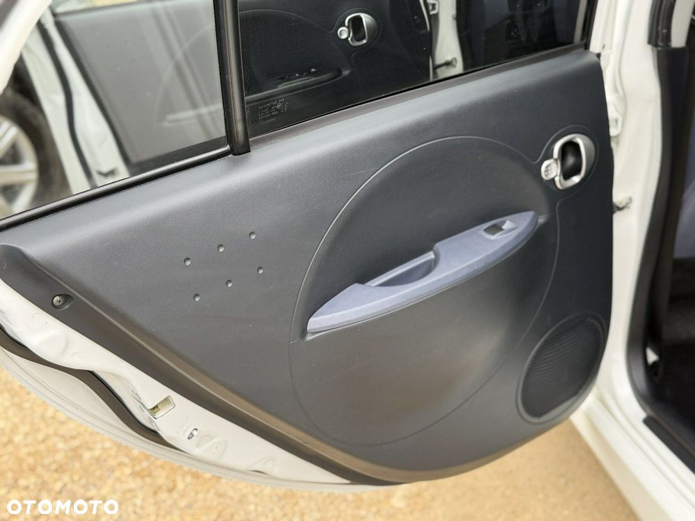 Peugeot iOn High Line - 15