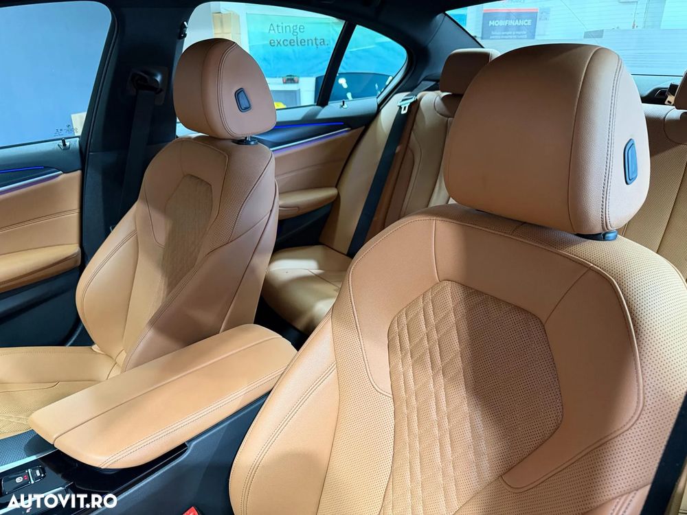 BMW Seria 5 530i Aut. - 24