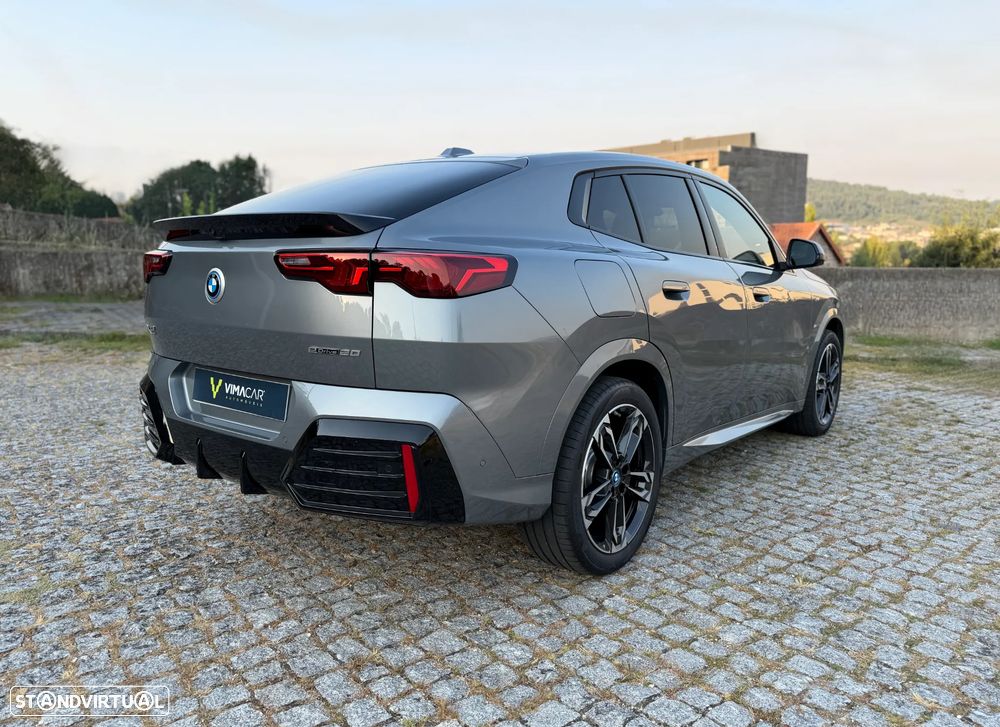 BMW iX2 eDrive20 Pack Desportivo M - 1