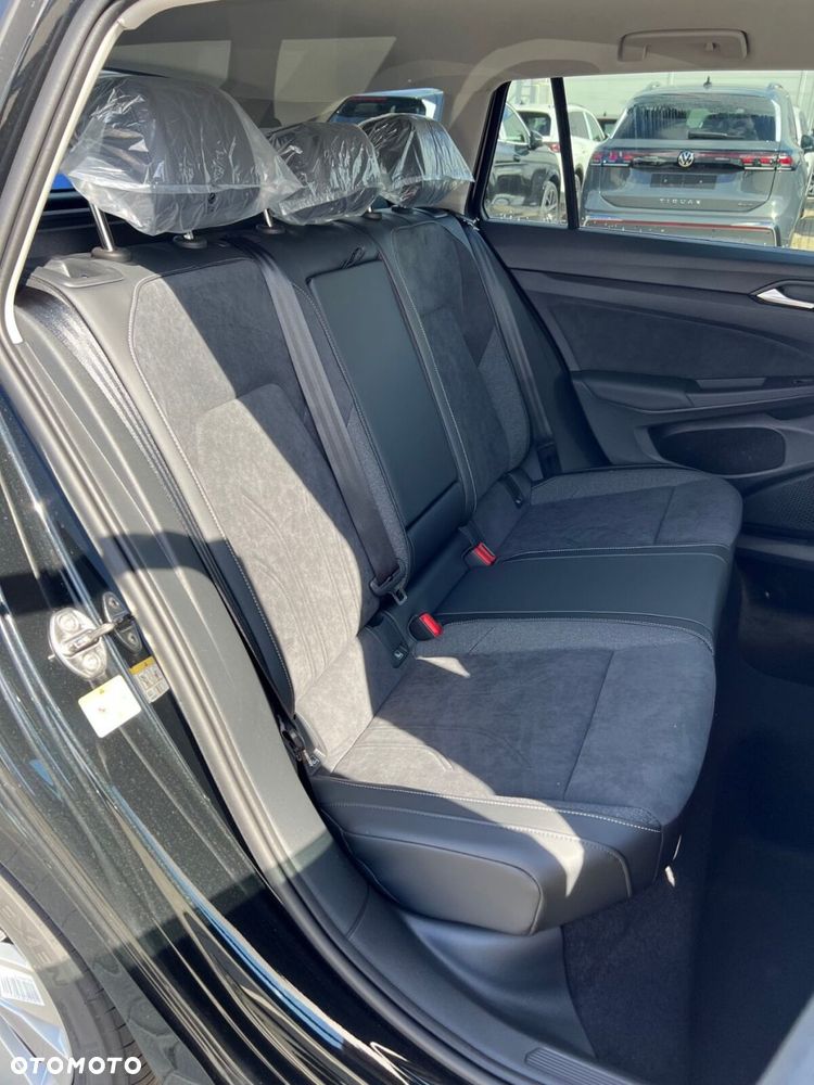 Volkswagen Golf - 8