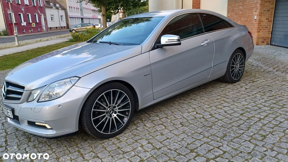 Mercedes-Benz Klasa E 200 CGI Coupe BlueEFFICIENCY Automatik Avantgarde - 7