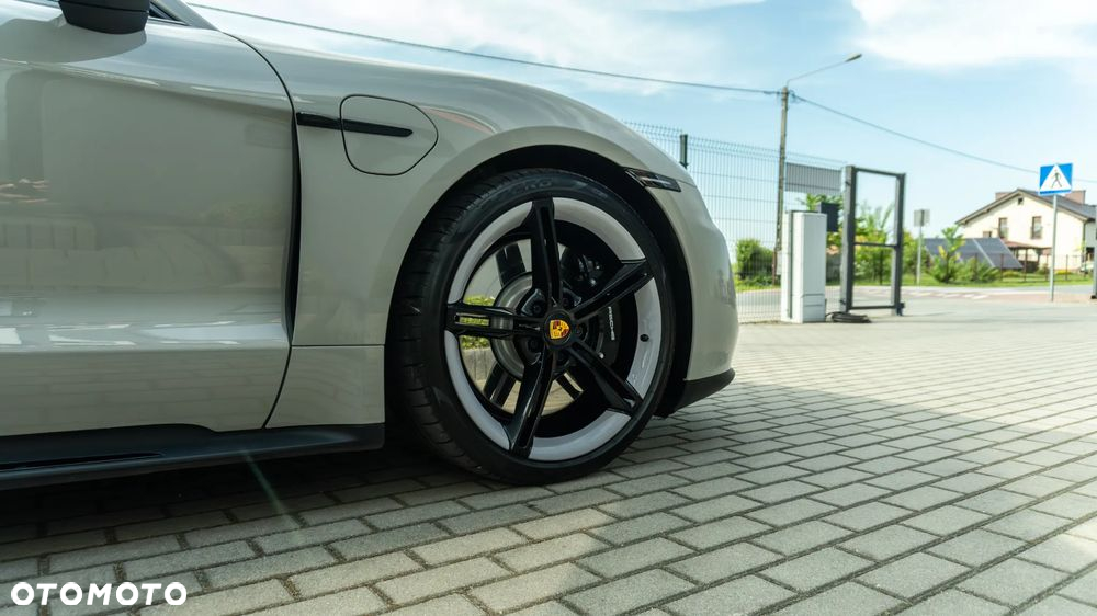 Porsche Taycan GTS - 8