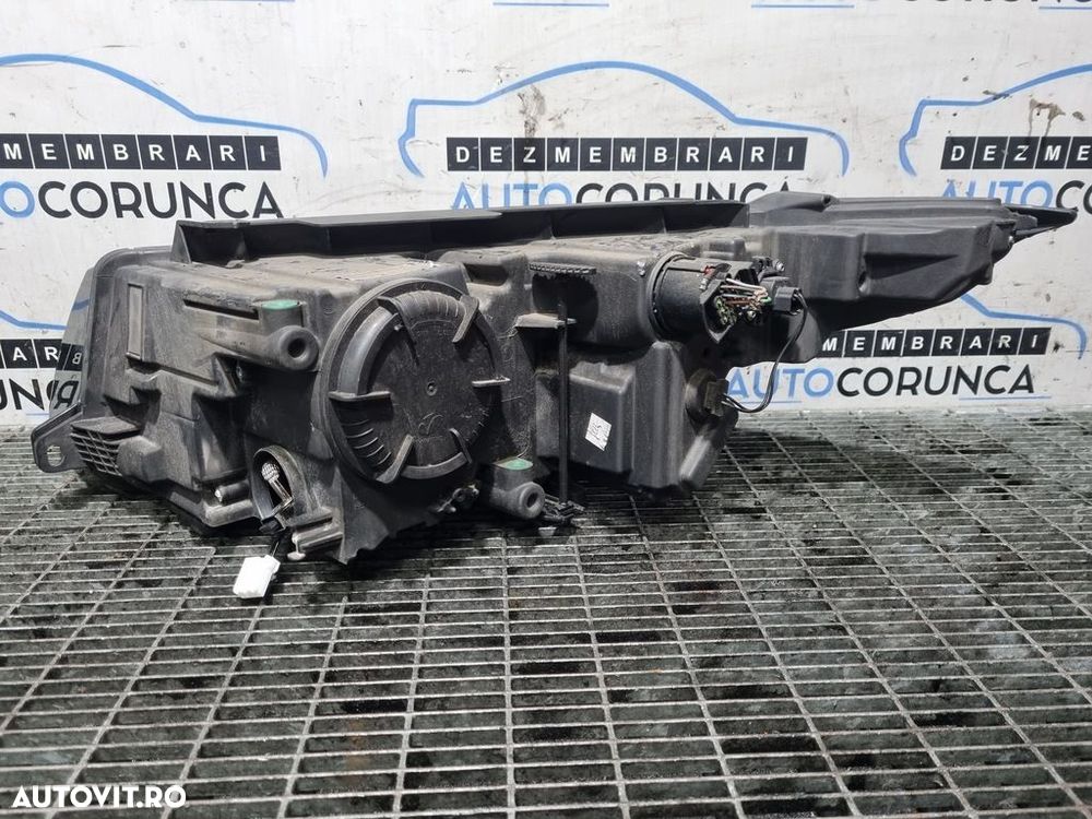 Far Dreapta Land Rover Range Rover Evoque Facelift 2012 - 2015 SUV 4 Usi (1161) Xenon - 3