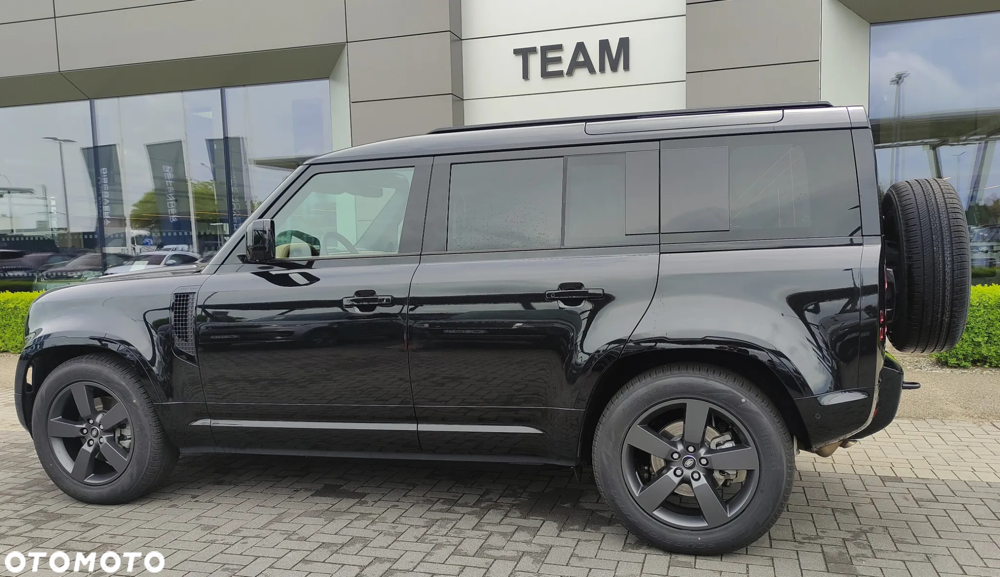 Land Rover Defender - 8