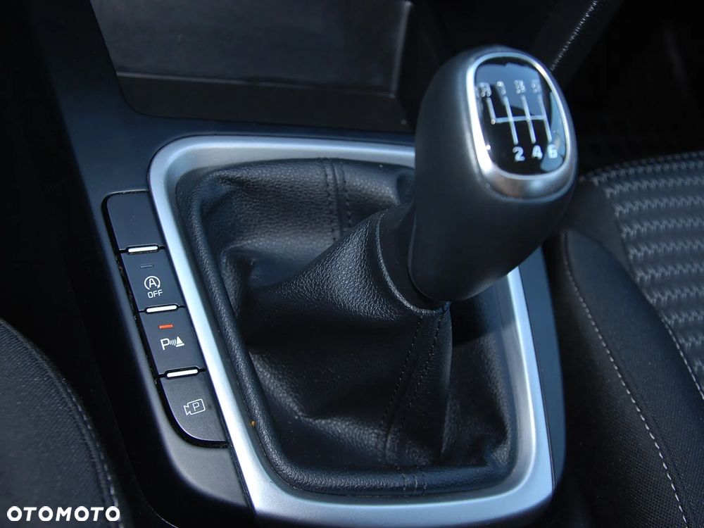 Kia Ceed - 36