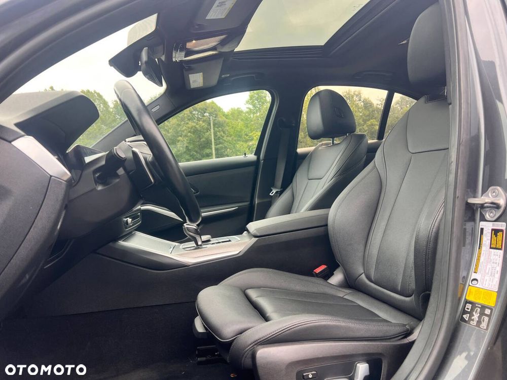 BMW Seria 3 330i xDrive M Sport - 16