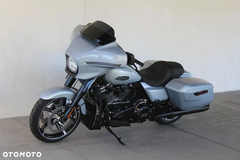 Harley-Davidson Touring Street Glide - 2