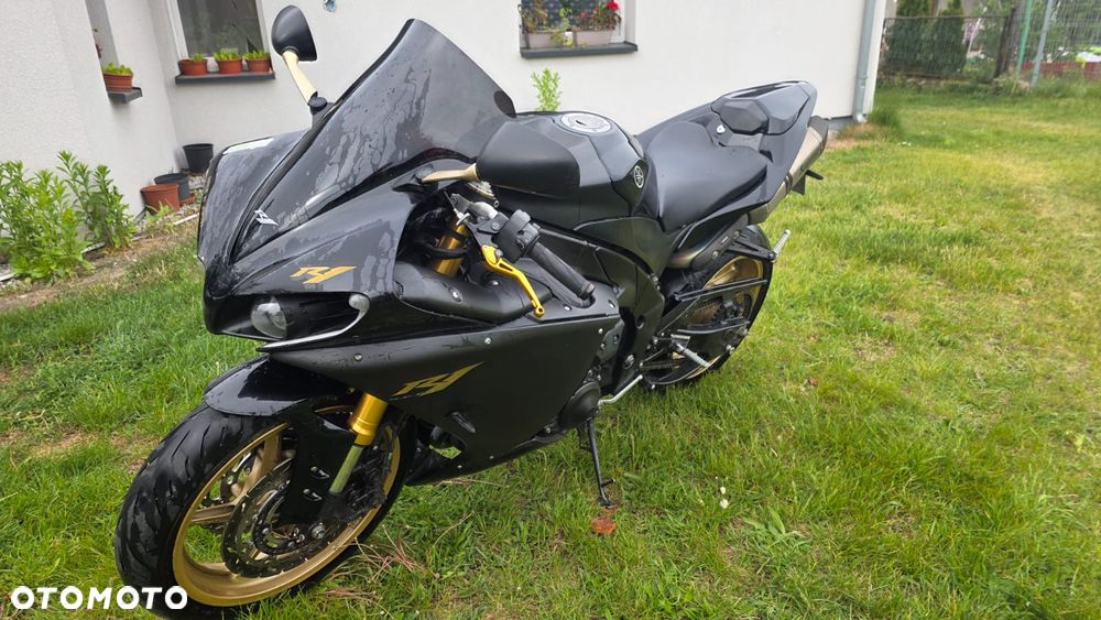Yamaha R1 - 1