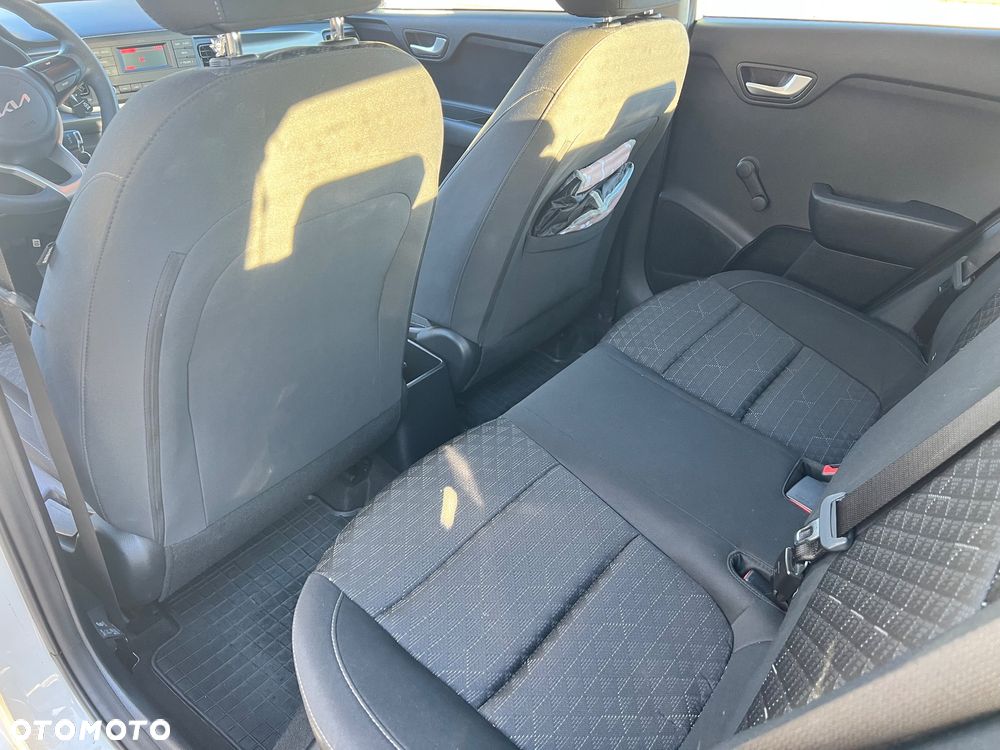 Kia Rio 1.2 L - 8