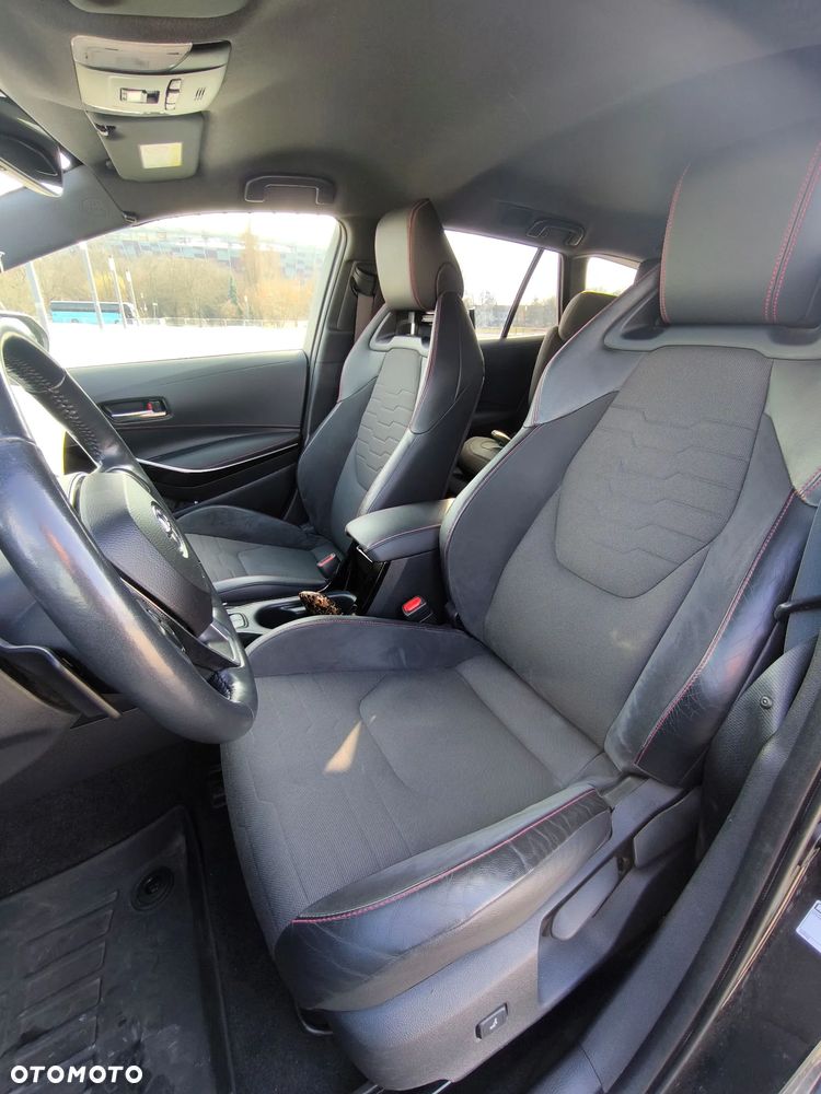 Toyota Corolla 2.0 Hybrid Executive - 29