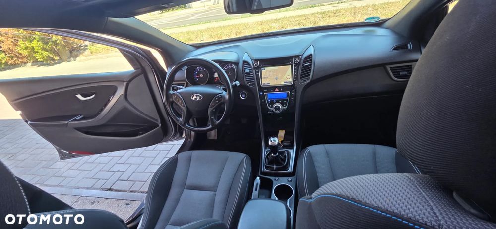 Hyundai i30 blue Kombi 1.6 GDi YES Gold - 37