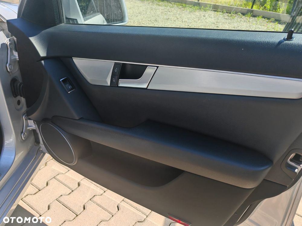 Mercedes-Benz Klasa C 200 CDI BlueEff Classic - 13