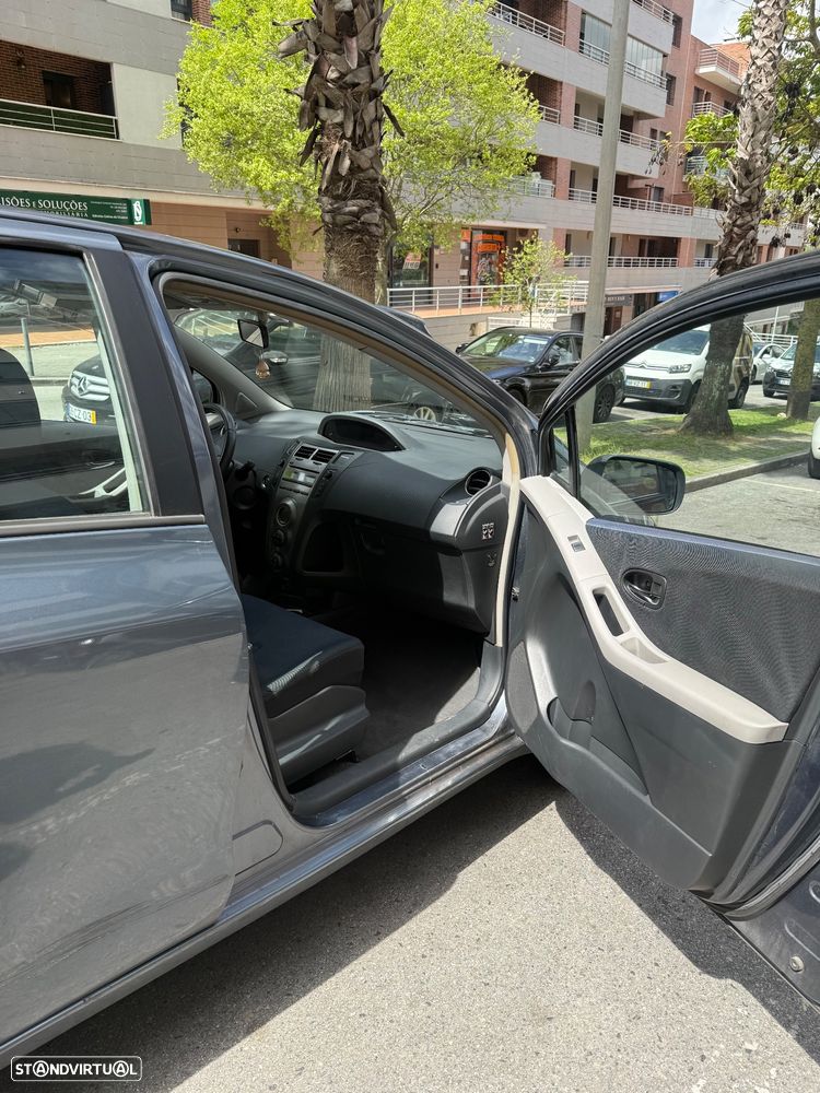 Toyota Yaris 1.0 VVT-i AC Manual+VSC - 5
