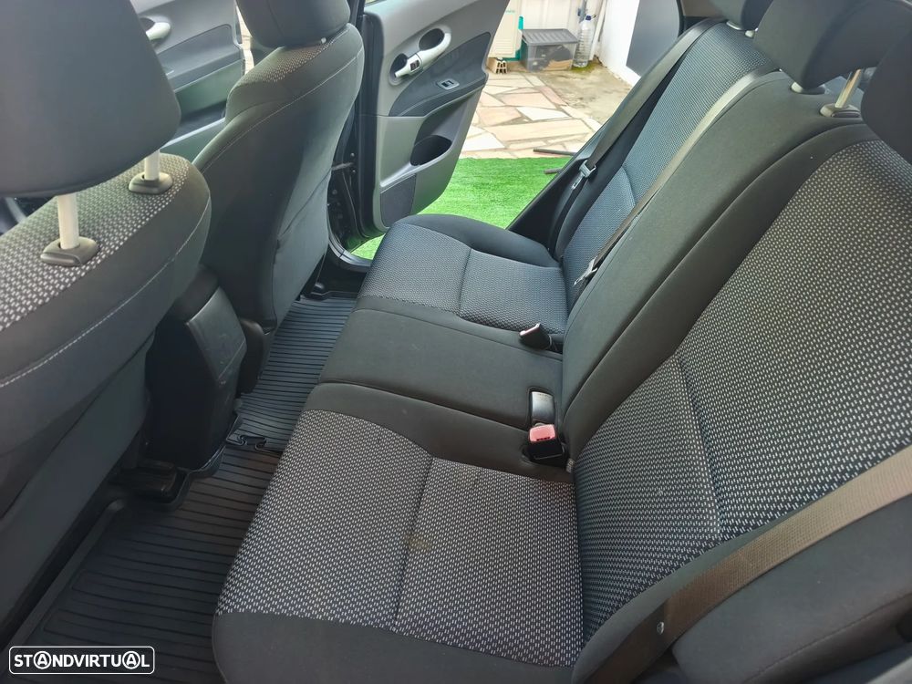 Toyota Auris 1.4 VVT-i AC+VSC - 17