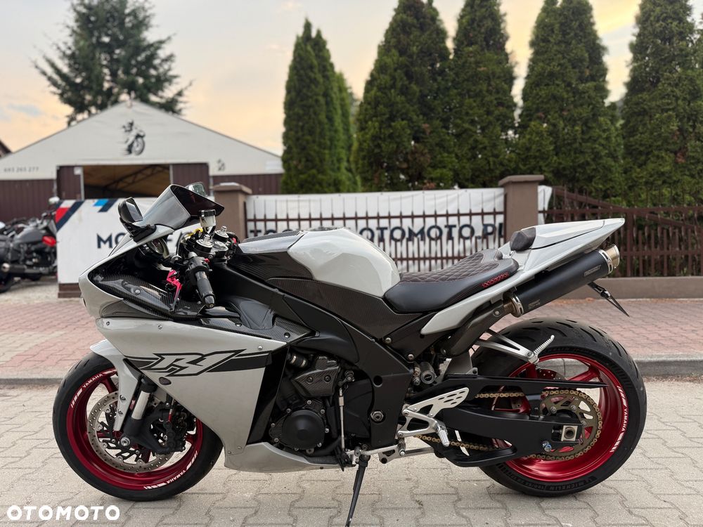 Yamaha R1 - 20