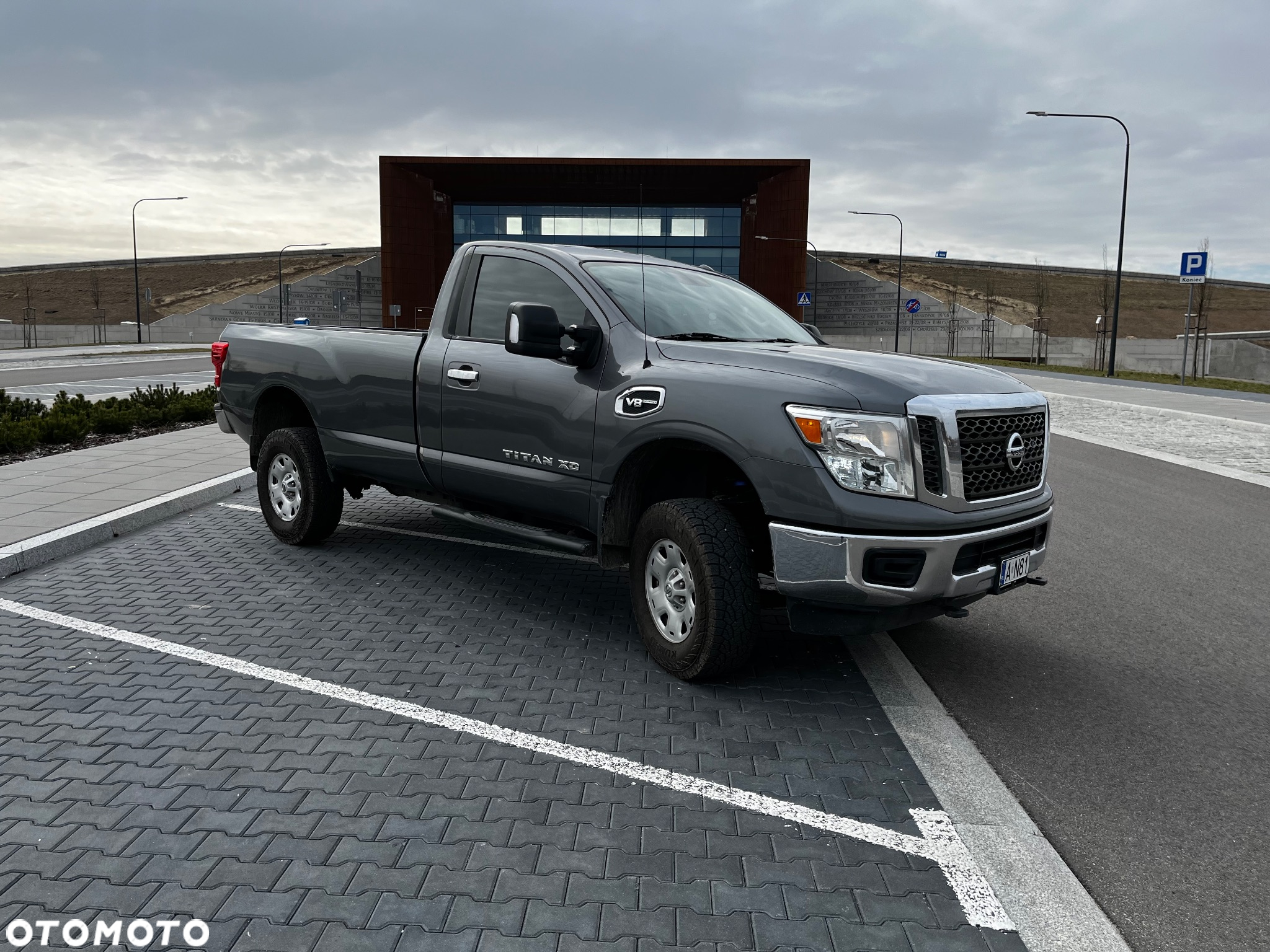 Nissan Titan - 2