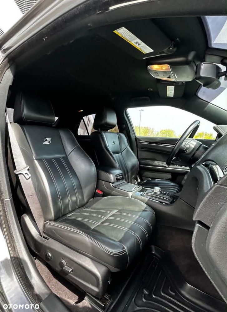 Chrysler 300s - 13