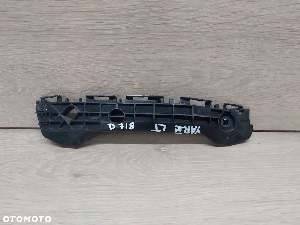 Toyota Yaris III II Lift 18-21r ślizg zderzaka lewy tył 52576-0D450 - 2