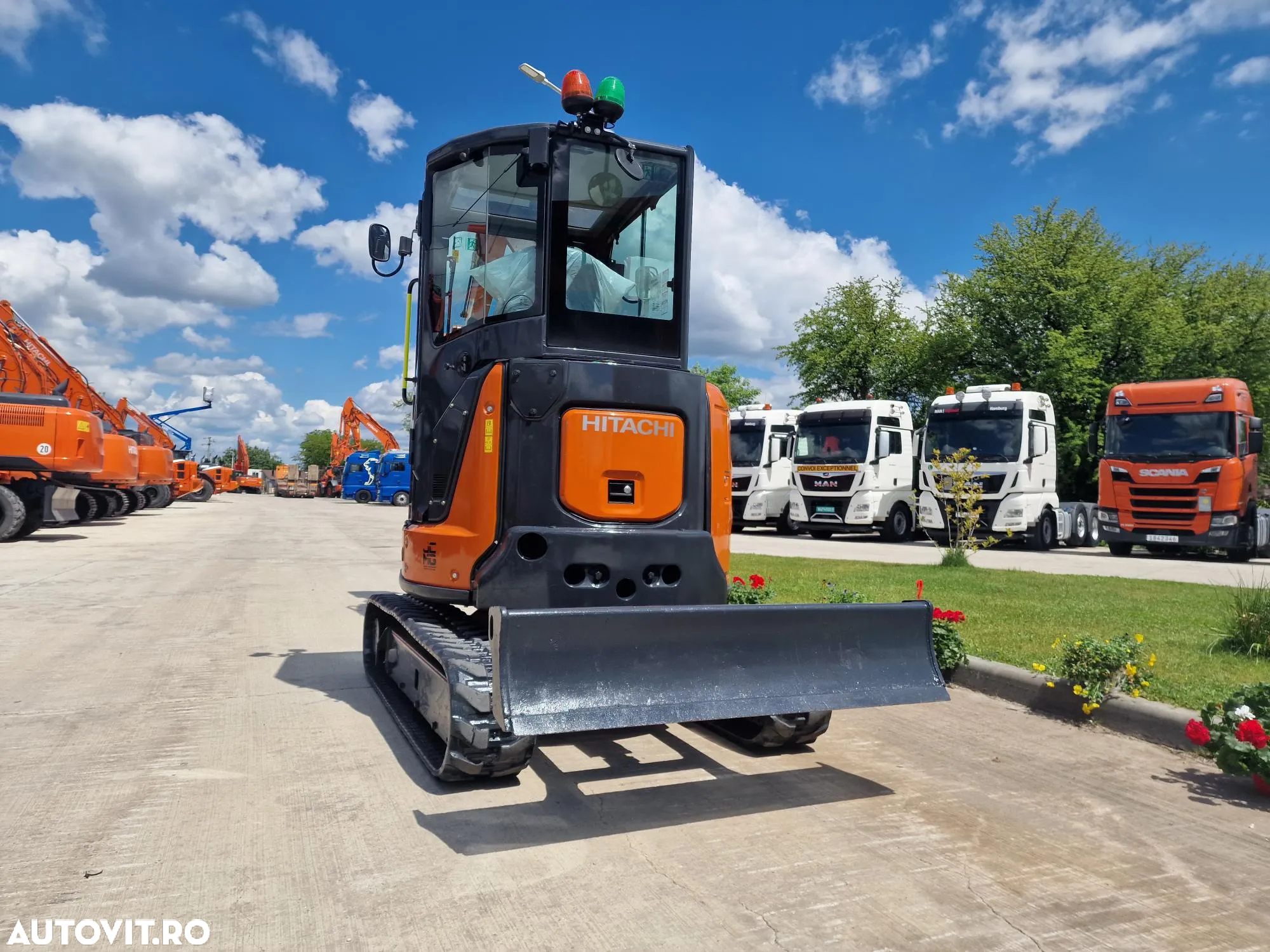 Hitachi ZX33, 3,7 tone, 2023/05, 1.163h, CUPLA RAPIDA+3 CUPE NOI, Senile 80% bune, Instalatia de picon pe brate, Sistem antifurt, Aer conditioinat, adanc sapare 4mc, ridica tevi de 2,5tone, STARE FOARTE BUNA< CA NOU, posibilitate leasing 4 ani-36900 EUR+Tva - 7