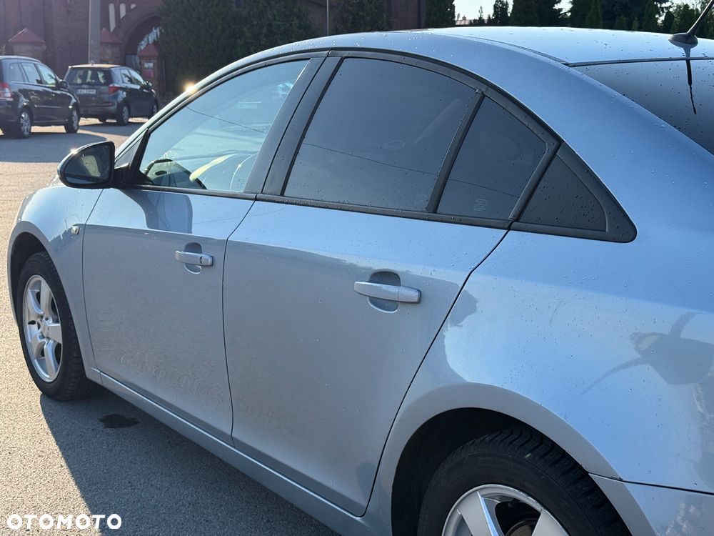 Chevrolet Cruze 1.6 - 5