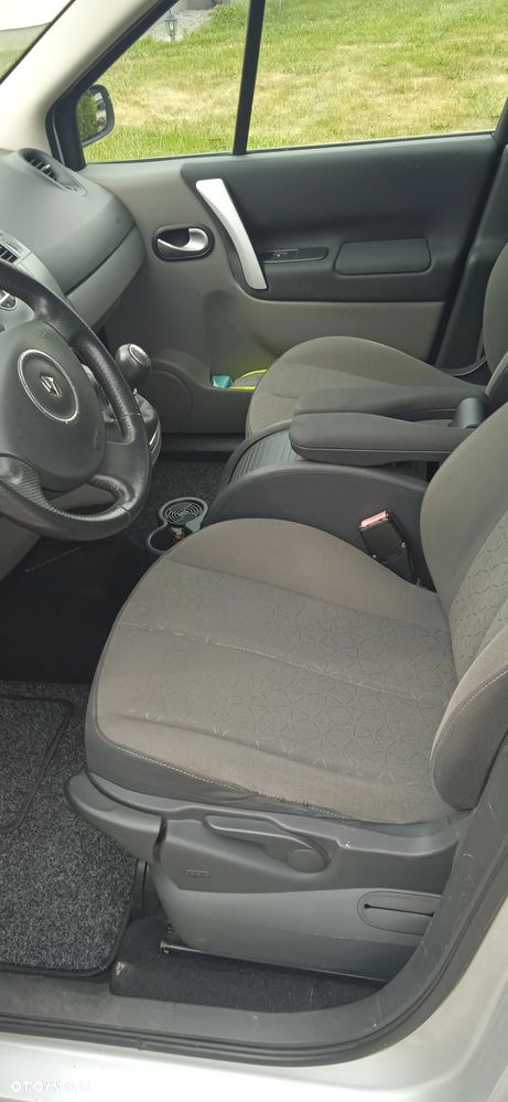 Renault Scenic 1.6 16V 110 Dynamique - 9