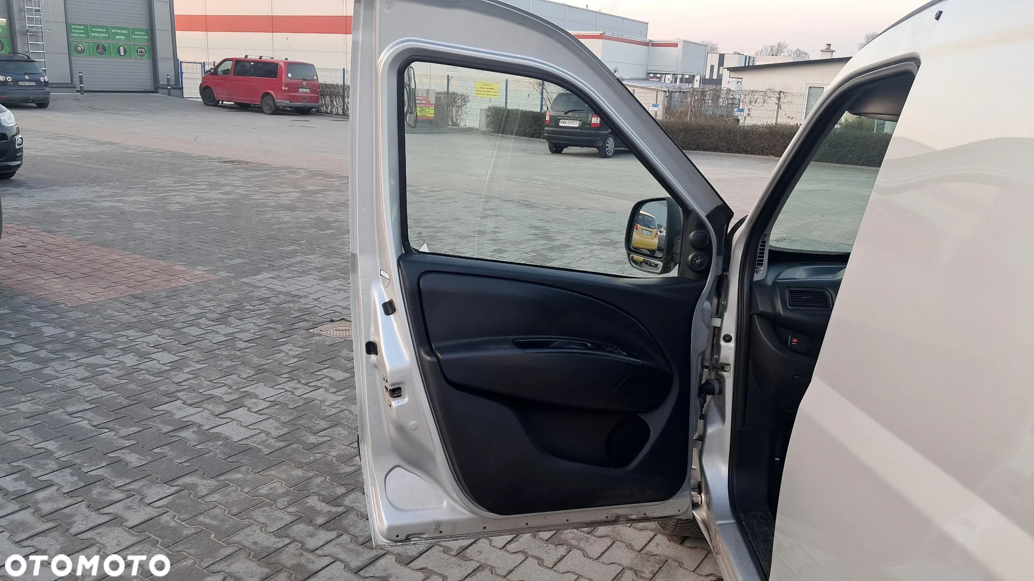 Opel COMBO - 11